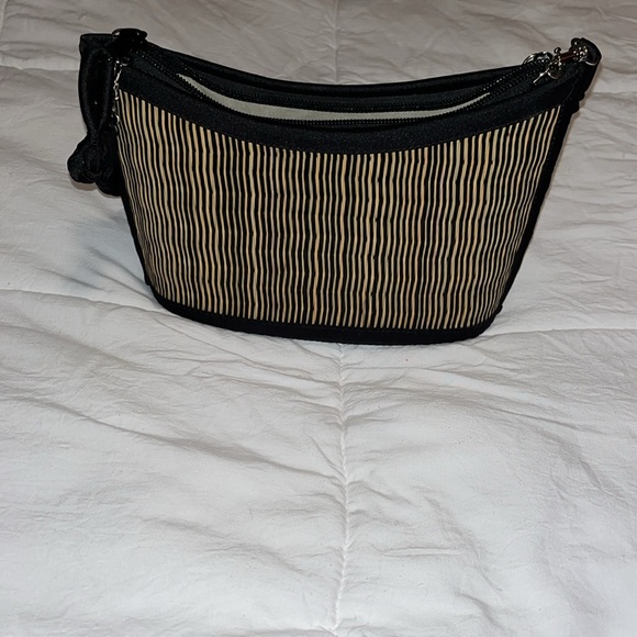 Baskets of Cambodia NWOT! Small basket bag with removable straps. - Picture 5 of 5